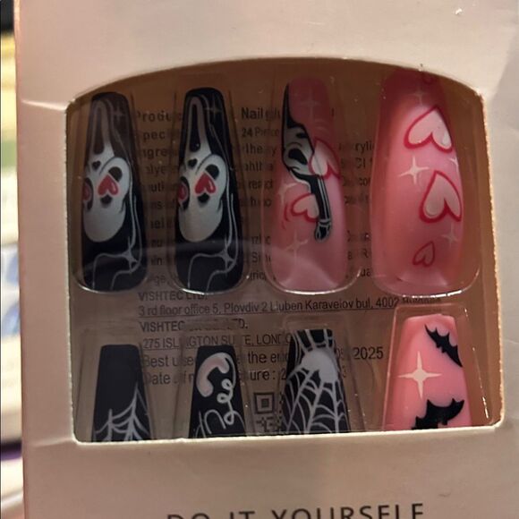 Assorted False Nail Sets - Picture 3 of 9